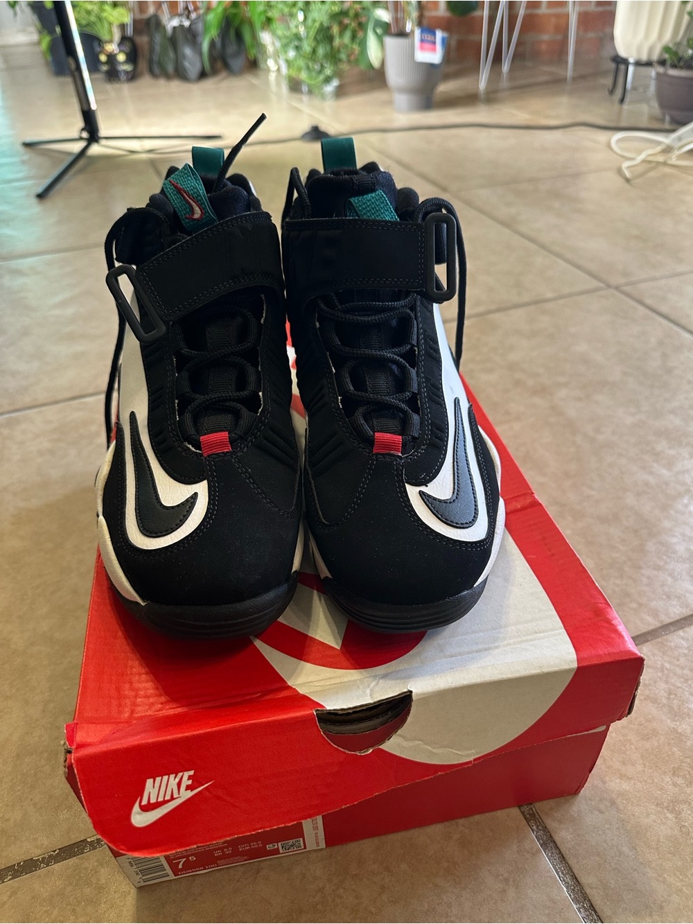 Nike adult Ken griffrey  black Athletic Shoes - Stylish Everyday Performance